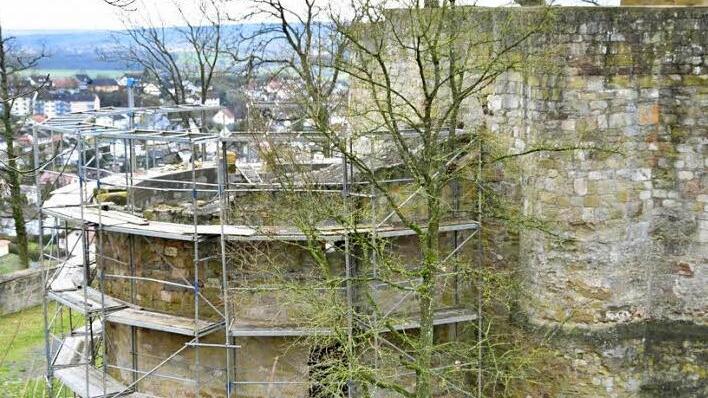 Ein großes Projekt ist der Wiederaufbau des Basteiturms bis auf Burghofniveau mit der Mauerbrüstung.
