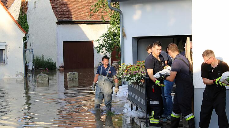 Hallerndorf überschwemmt: Hochwasser führt zu Stromausfall