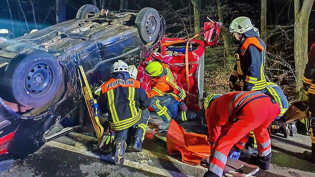Ge&uuml;bt: Oberste Priorit&auml;t galt nach dem fiktiven Auffahrunfall der Rettung der verletzten Personen.