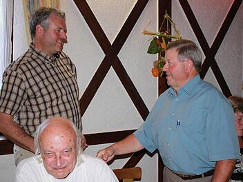 Für Bürgermeister Jürgen Hennemann (links) wird Horst Arneth weiterhin der wichtigste Ansprecher sein, wenn es um die Belange der Eberner Stadtteile Welkendorf und Gemünd geht.  Foto: Katharina Becht