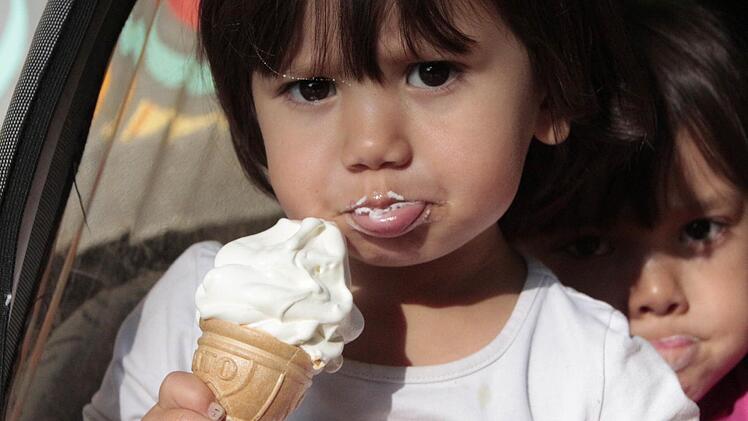 Ein Eis schmeckt immer. Foto: Josef Hofbauer