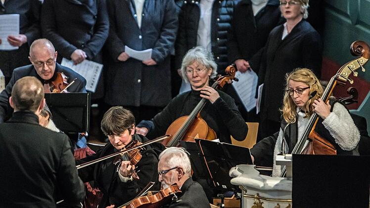 Die Sängervereinigung Bad Rodach, der Stadtkantorei und das Collegium musicum Hildburghausen führten gemeinsam das Oratorium "Golgatha" in der Johanniskirche der Kurstadt auf. Foto: Jochen Berger