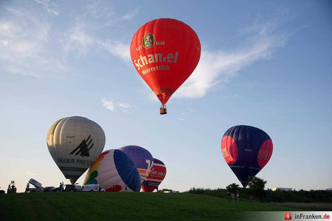 Jubiläumsausgabe: Zum 20. Mal hat die Raiffeisenbank Seebachgrund zu ihrem Ballonmeeting nach Hannberg eingeladen. Mehr als 2000 Menschen waren gekommen.