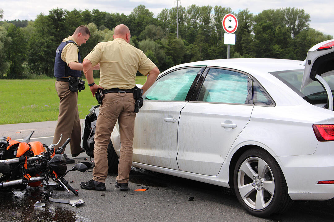 Kreis Neustadt/Aisch: Motorrad kracht ungebremst in Audi – 28-Jähriger stirbt