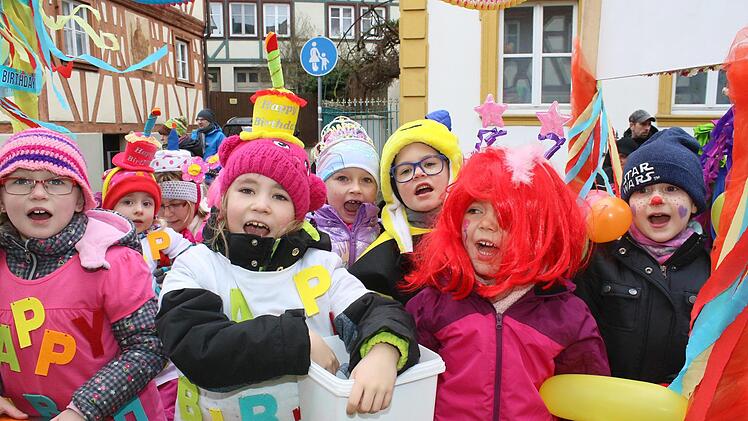 "Happy Birthday Zeil!" Zum Geburtstag granulierten auch die Kinder der Purzelgarde.