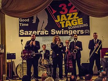 Das Sextett Sazera Swingers gastierte in Ketschenbach. Der Auftritt war Bestandteil der Sonneberger Jazztage.Foto: Jochen Berger