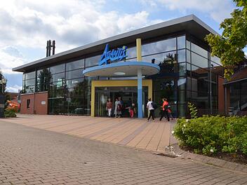 Das Freizeitbad Atlantis soll billiger werden, fordern die Herzogenauracher Gr&uuml;nen.    Es sei schlie&szlig;lich eines der teuersten B&auml;der in Franken. Foto: Bernhard Panzer