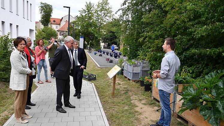Einweihung Demonstrationsgarten der LWG am Schillerplatz 15. Foto: Ronald Rinklef