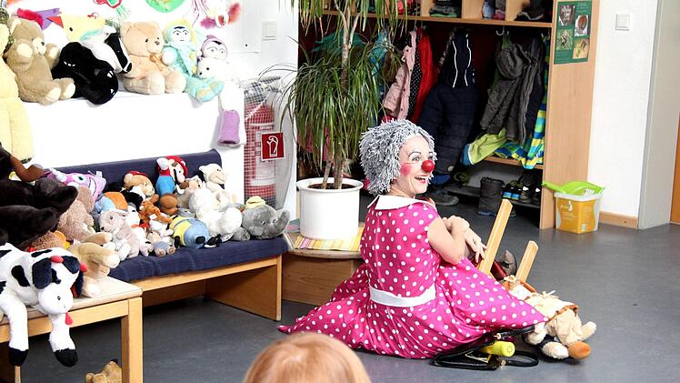 Klinik-Clown Rosa war zu Besuch in Weisendorf   Foto: Richard Sänger