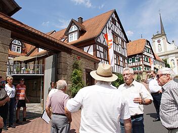 Alte Häuser und Höfe sind schmuck hergerichtet. Foto: Arkadius Guzy