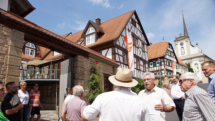 Alte Häuser und Höfe sind schmuck hergerichtet. Foto: Arkadius Guzy