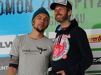 Ganz oben auf dem Podest: Matthias Krah (rechts) vom TV Bad Brückenau gewann eine Disziplin beim Zugspitz-Ultratrail. Foto: Markus Schubath