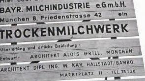 Bautafel bei der Errichtung des Werks anno 1964/65.  Repro: Johannes Michel