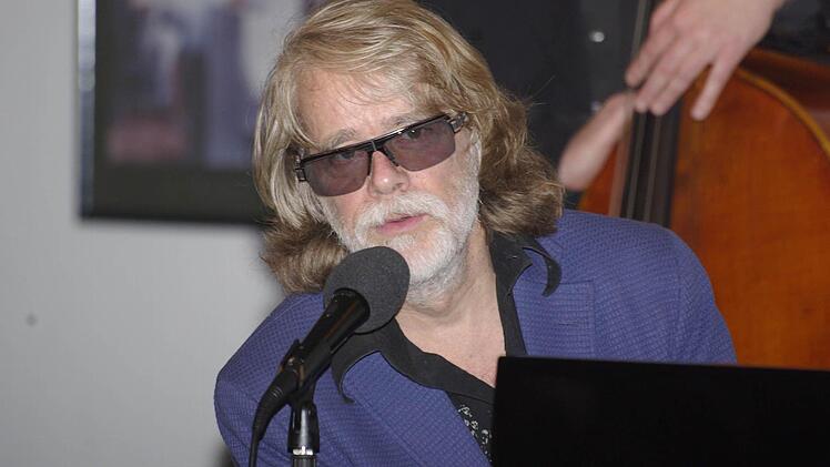 Am 28. Juli 2021 ist Helge Schneider im Schloss Tambach zu Gast. Hier erfahren sie alle Informationen rund um das Konzert. Foto: Winfried Ehling