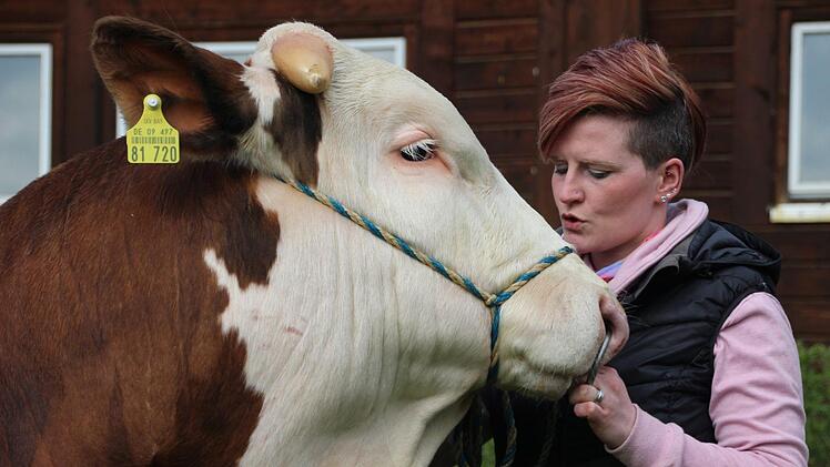 Bulle Egon und Jessica Weigand Foto: Diana Fuchs