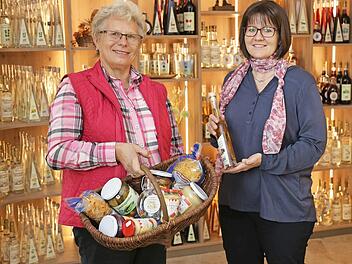 Ideengeberin Annemarie Hack (l.) und Schwiegertochter Bianca, die mit im Hofladen arbeiten wird, freuen sich auf die Kundschaft. Fotos: F. Galster