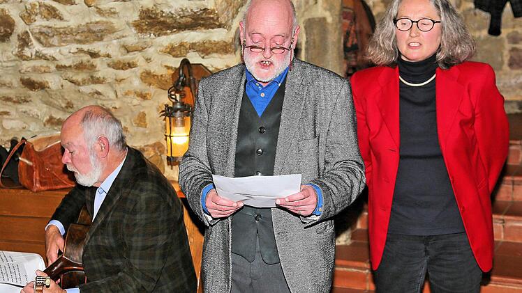 Lesung: Bernt Sieg, Jens Müller-Rastede und Bärbel Fürst stellten im Gewölbekeller des Bayerischen Hofes den in Würzburg geborenen Schriftsteller Leonhard Frank vor.  Foto: Dieter Britz