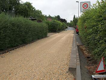 Werden Straßen wie der Weidacher Tannenweg ausgebaut, gibt es immer wieder Ärger. Die Meinungen, wie die Probleme umschifft werden können, gehen bei Landes- und Kommunalpolitikern allerdings weit auseinander.  Foto: Bettina Knauth