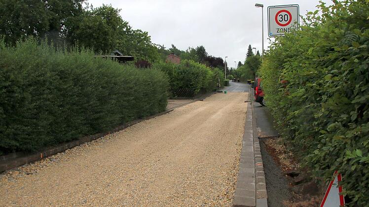 Werden Straßen wie der Weidacher Tannenweg ausgebaut, gibt es immer wieder Ärger. Die Meinungen, wie die Probleme umschifft werden können, gehen bei Landes- und Kommunalpolitikern allerdings weit auseinander.  Foto: Bettina Knauth
