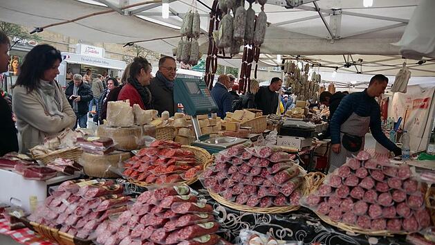 K&ouml;stlichkeiten beim  italienischen GenussmarktHeike Sch&uuml;lein