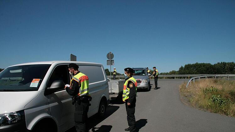 Verkehrskontrolle bei Katschenreuth. Foto: Jürgen Gärtner