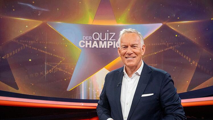 Eine neue Herausfordung für Superhirne: Johannes B. Kerner moderiert die Quizshowreihe nun schon seit 2013. Ein Jahr zuvor war es mit Jörg Pilawa losgegangen.