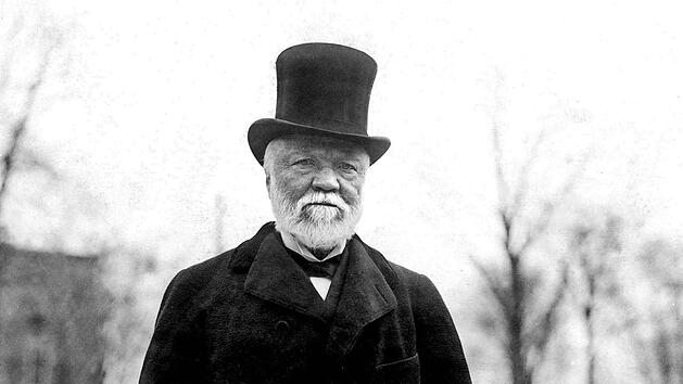 Einer der fr&uuml;hen Milliard&auml;re, der Stahlmagnat Andrew Carnegie (1835-1919), hier im Jahr 1912, setzte hohe Sunmmen f&uuml;r gemeinn&uuml;tzige Zwecke ein.