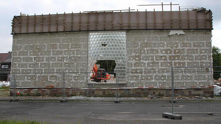 Ein Dorfplatz mit einer kleinen Kapelle ist geplant.