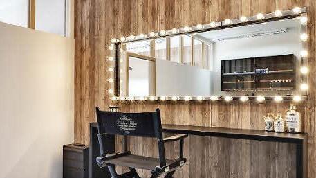 Im Salon von Nadine Heidt darf man sich auch ein bisschen wie ein Star fühlen.  Fotos: Alfred Stolz