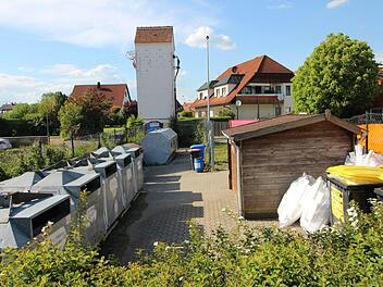 Der Wertstoffhof in Langensendelbach soll an einen neuen Standort nahe des geplanten Bauhofneubaus verlegt werden.  Foto: Andreas Oswald