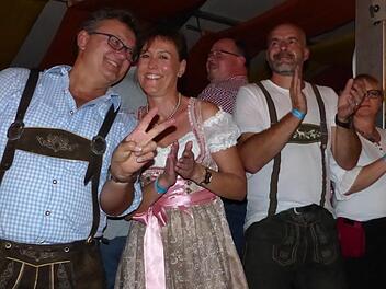 Bei der Musik der "Troglauer" hielt es in Gössenreuth keinen mehr auf der Bank.Klaus-Peter Wulf