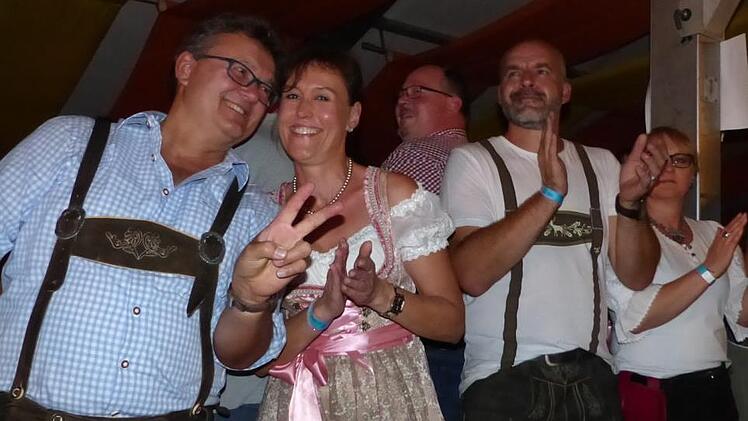 Bei der Musik der "Troglauer" hielt es in Gössenreuth keinen mehr auf der Bank.Klaus-Peter Wulf