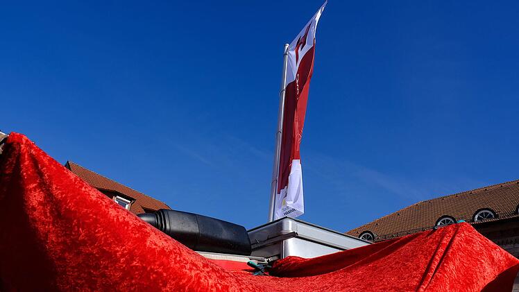 Blauer Himmel beim Michaelsmarkt in Hammelburg.Gerd Schaar