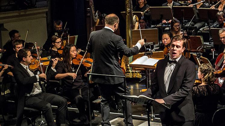 Impressionen vom 3. Sinfoniekonzert des Landestheaters Coburg unter der Leitung von Generalmusikdirektor Roland KluttigFoto: Jochen Berger