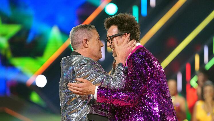 Sie haben es getan! Daniel Hartwich traute sich - für ein paar ungelenke Schritte - bei "Let's Dance" tatsächlich mit Joachim Llambi aufs Tanzparkett.