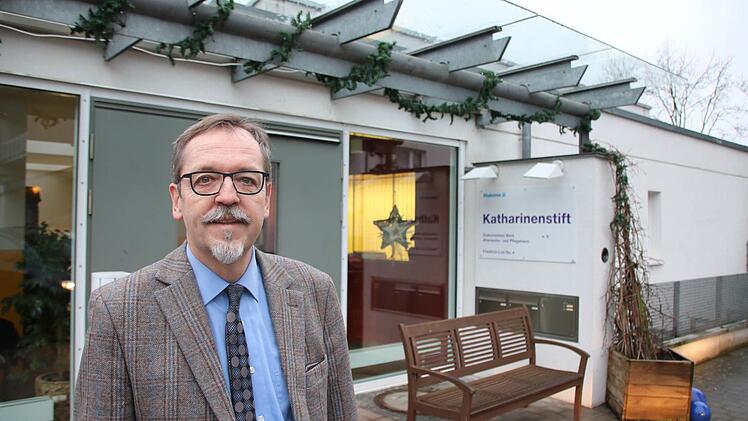 Pfarrer Jochen Keßler-Rosa, Vorstand des Diakonischen Werkes Schweinfurt, verkündete am Montag die Schließung des Katharinenstifts. Foto: Ralf Ruppert