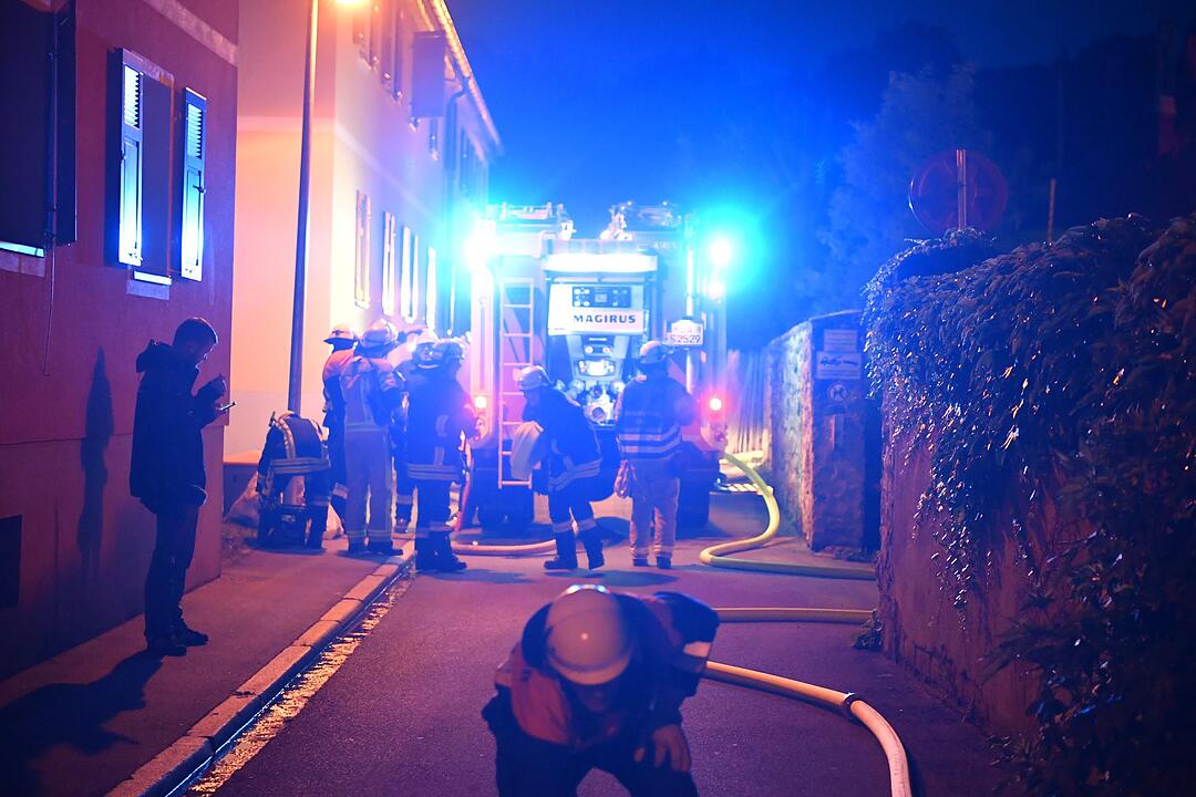 Großeinsatz in der Bamberger Altstadt: Dachstuhl am Jakobsplatz brennt