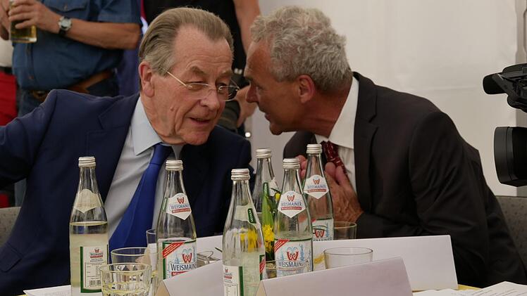 OB Rebhan mit ASB-Präsident Franz Müntefering Foto: Manja von Nida