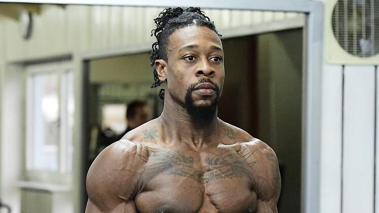 Ein Mann wie ein Muskel: Gary Hines trainiert im Fitnesscenter Olymp in Bad Neustadt. Anand Anders