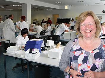 Dr. Elisabeth Müller in der Probenannahme. Foto: Ralf Ruppert