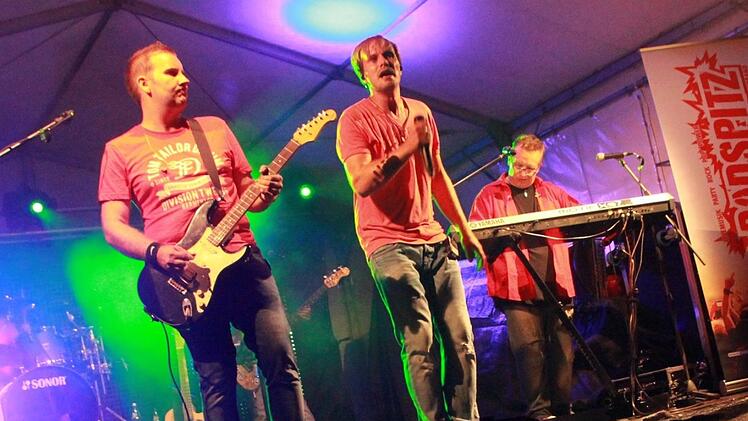 Manuel Balzar (links) beim Auftritt von "Radspitz" beim Staffelsteiner Altstadtfest 2017.Matthias Einwag