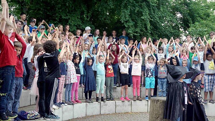 Das große Finale begann natürlich mit einem Zauberlied