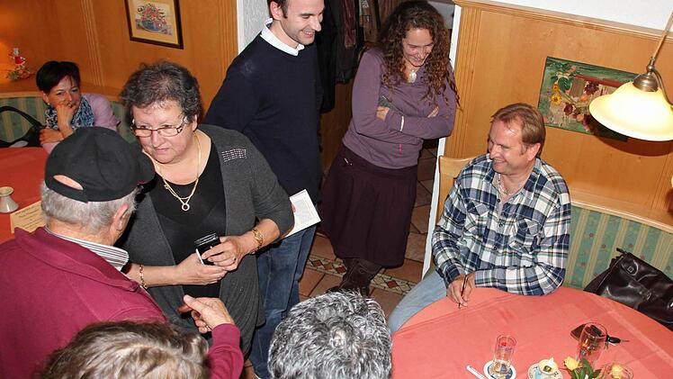 Ein reger Austausch schloss sich der lesung an.