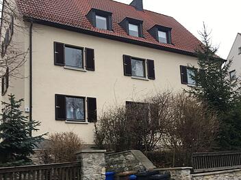 Das Haus in der Jean-Paul-Straße 7 in Kulmbach kaufte im Oktober 2013 die Frau des OB - die es am gleichen Tag an ihren Mann weiterverkaufte, der zu diesem Zeitpunkt als Geschäftsführer des Verkäufers, der Städtebau Kulmbach GmbH, tätig war. Foto: Archiv/Stephan Tiroch