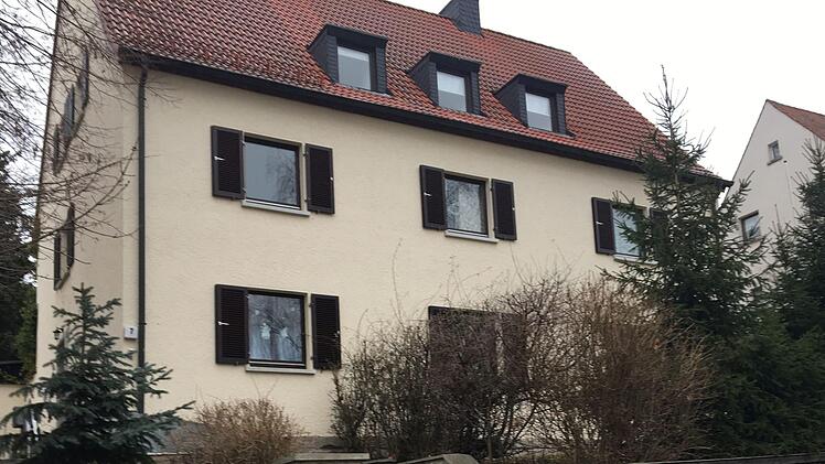 Das Haus in der Jean-Paul-Straße 7 in Kulmbach kaufte im Oktober 2013 die Frau des OB - die es am gleichen Tag an ihren Mann weiterverkaufte, der zu diesem Zeitpunkt als Geschäftsführer des Verkäufers, der Städtebau Kulmbach GmbH, tätig war. Foto: Archiv/Stephan Tiroch