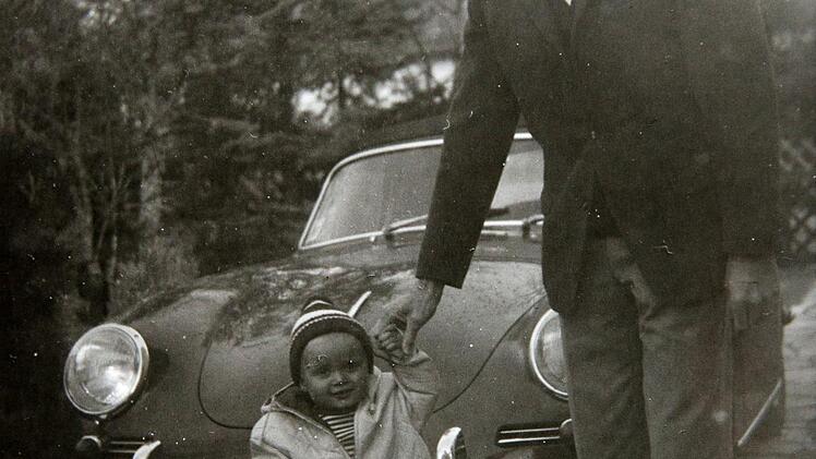 Da waren wir alle noch jung: Onkel, ich und der Porsche. Foto: privat/kdm
