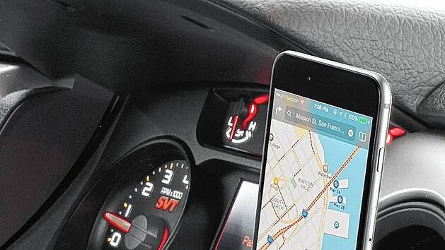 Auf der A73 kam am Sonntagmorgen eine Autofahrerin wegen ihrem Handy von der Fahrbahn ab.