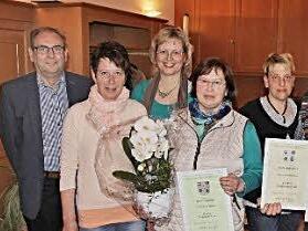 Geehrte und Ehrende bei der Versammlung (von links): Peter Märkel, Vorsitzender des Sängerkreises Bamberg, Ruth Zimmermann, Chorleiterin Christine Kettler-Pohl, Irene Rögner, Petra Kimmel, Adolf Korn und Concordia-Vorsitzende Gertrud Hepp.  Foto: Helmut Will