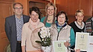 Geehrte und Ehrende bei der Versammlung (von links): Peter Märkel, Vorsitzender des Sängerkreises Bamberg, Ruth Zimmermann, Chorleiterin Christine Kettler-Pohl, Irene Rögner, Petra Kimmel, Adolf Korn und Concordia-Vorsitzende Gertrud Hepp.  Foto: Helmut Will