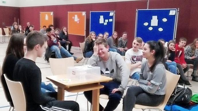 Bei einem Projekttag wurden Wertvorstellungen von den Sch&uuml;lern erarbeitet.  Foto: Ann-Kathrin Schmidt